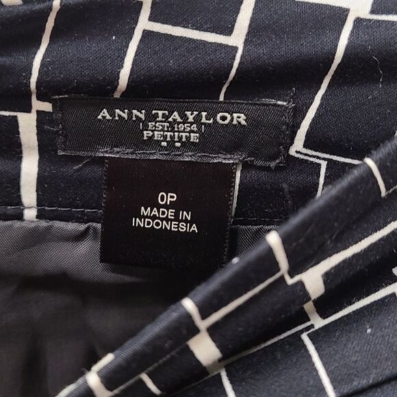 Ann Taylor Geometric Print Pencil Skirt size 0P - Picture 3 of 5